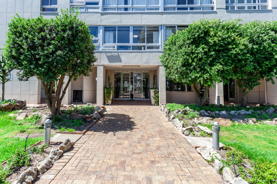 To Let 3 Bedroom Property for Rent in Sea Point Western Cape